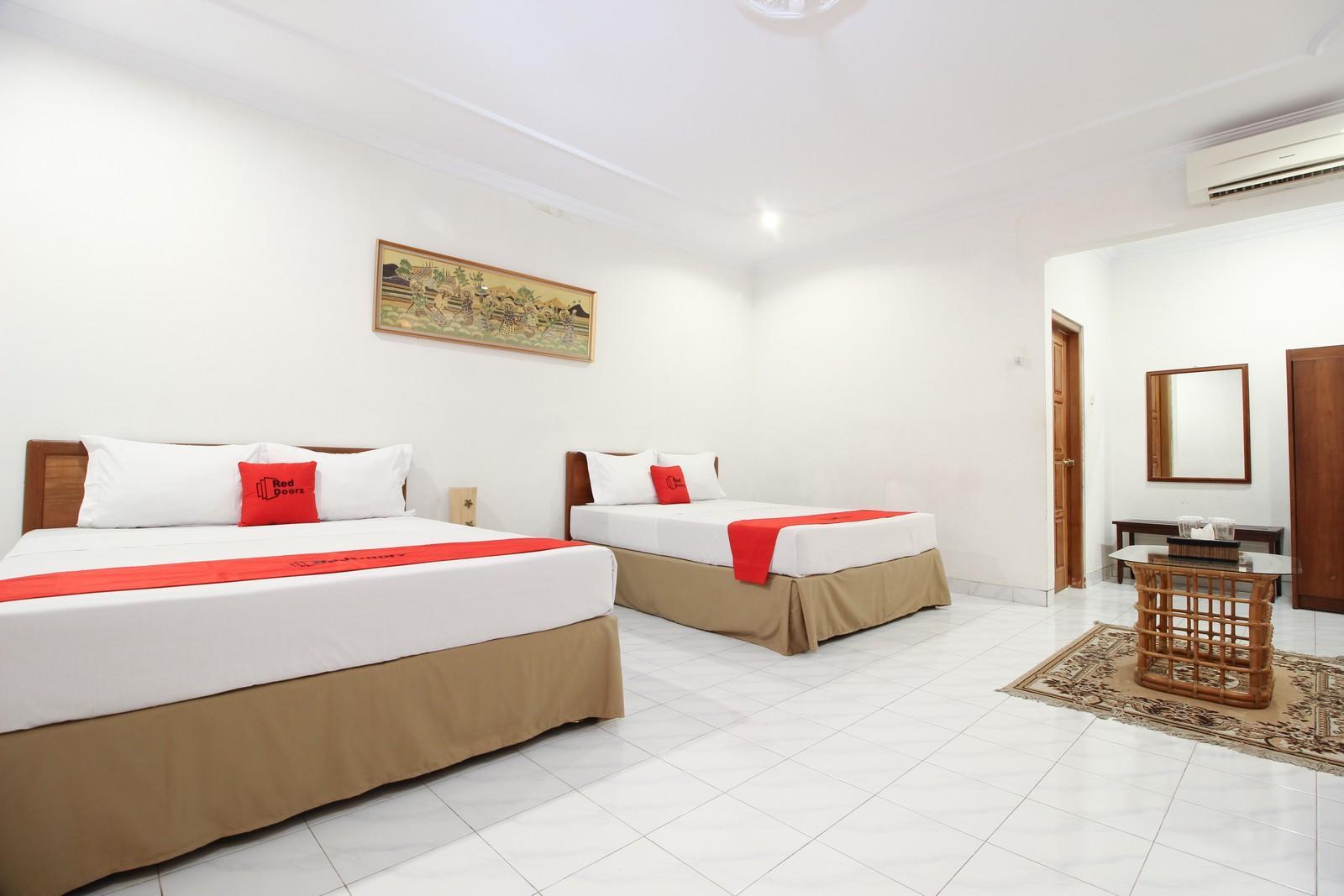 Reddoorz Plus Near Alun Alun Selatan 2 Yogyakarta Exterior photo